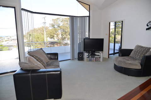 The Boat House - Accommodation 4U 9