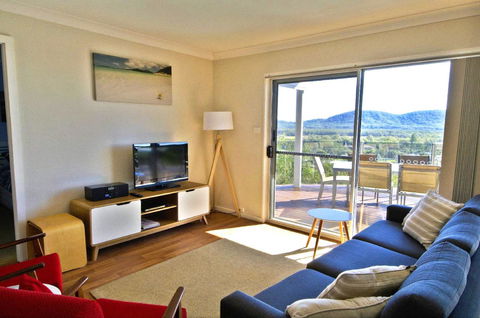 Coastwatch, 26 Comara Terrace - Accommodation 4U 3