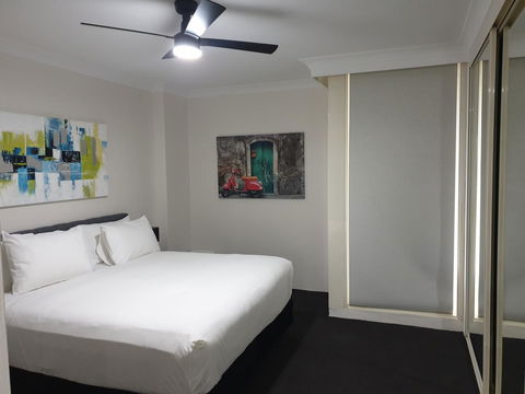 Liv Apartments Haymarket - Accommodation 4U 5