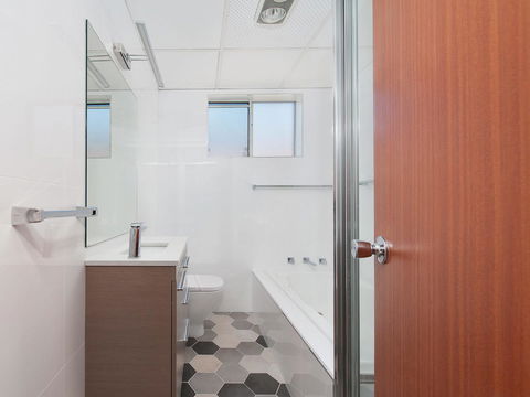 Victoria Parade, Kiah, Unit 10, 53 - Accommodation 4U 11