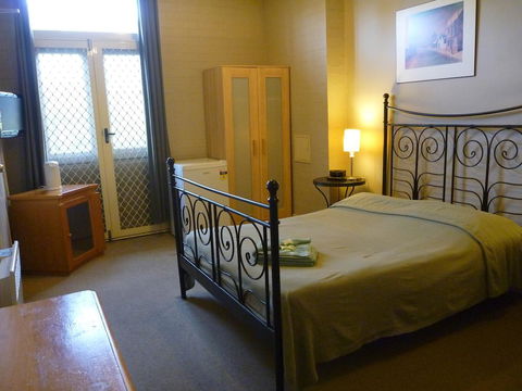 Newtown Backpackers - Accommodation 4U 22