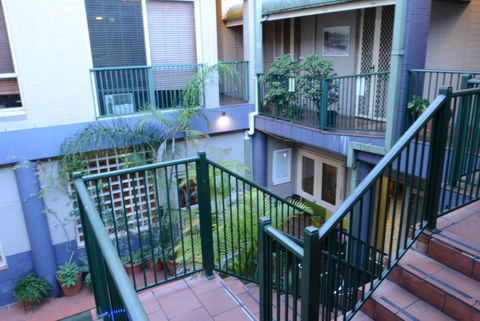 Newtown Backpackers - Accommodation 4U 8
