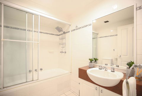 Vibrant Inner-city Living - Darling Harbour Fringe - Accommodation 4U 6