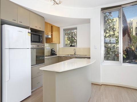 Lower Bridge And Sails - Executive 2BR Darlinghurst Apartment With Balcony And Rooftop Views - Accommodation 4U 3