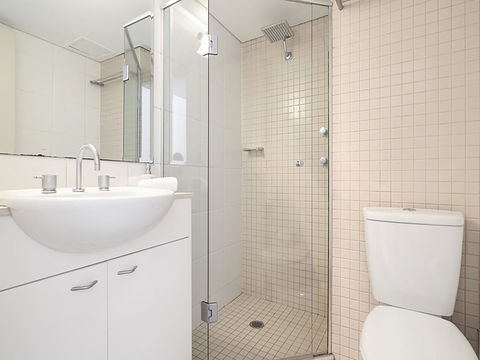 Lower Bridge And Sails - Executive 2BR Darlinghurst Apartment With Balcony And Rooftop Views - Accommodation 4U 9