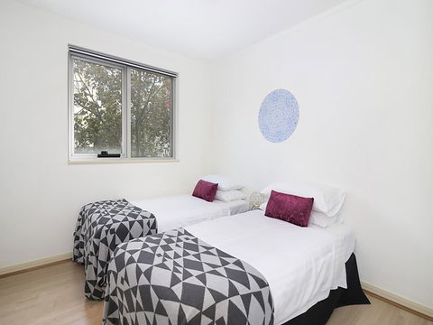 Lower Bridge And Sails - Executive 2BR Darlinghurst Apartment With Balcony And Rooftop Views - Accommodation 4U 8