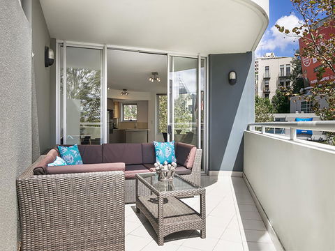 Lower Bridge And Sails - Executive 2BR Darlinghurst Apartment With Balcony And Rooftop Views - Accommodation 4U 5