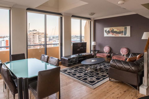 Seasons Harbour Plaza - Accommodation 4U 13
