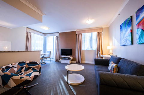 Seasons Harbour Plaza - Accommodation 4U 29