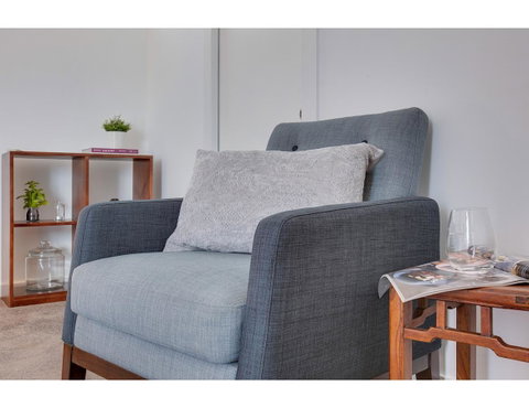 Spacious Cottage With Views, 10 Mins From The City - Accommodation 4U 17