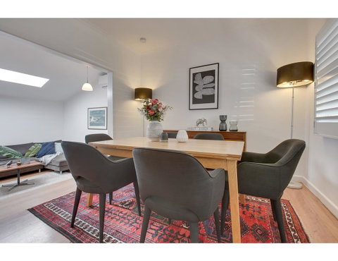 Spacious Cottage With Views, 10 Mins From The City - Accommodation 4U 6