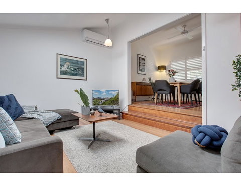 Spacious Cottage With Views, 10 Mins From The City - Accommodation 4U 0