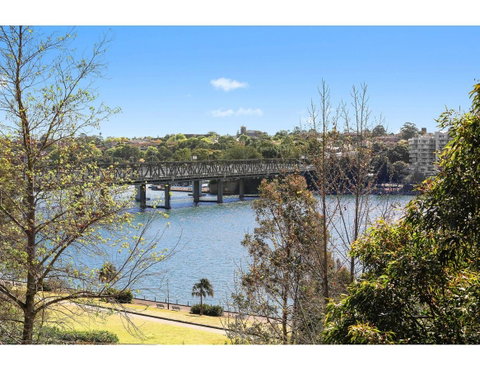 Spacious Cottage With Views, 10 Mins From The City - Accommodation 4U 22