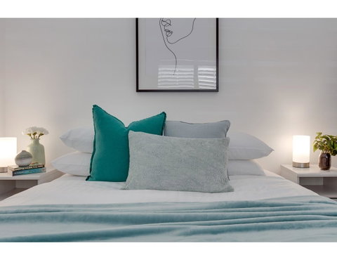 Spacious Cottage With Views, 10 Mins From The City - Accommodation 4U 13