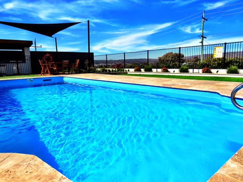 Crestview Tourist Park - Accommodation 4U 24