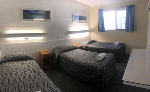 Coastal Bay Motel - Accommodation 4U 21
