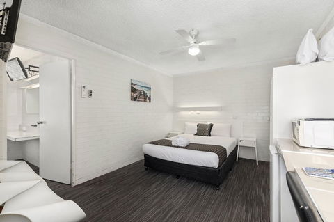 Coastal Bay Motel - Accommodation 4U 16