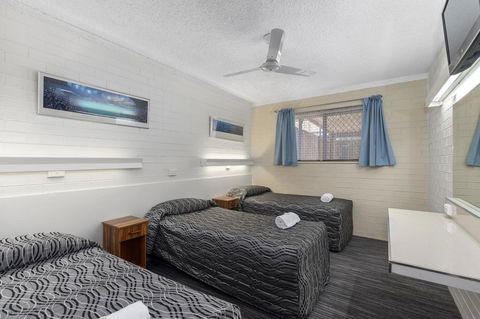 Coastal Bay Motel - Accommodation 4U 17