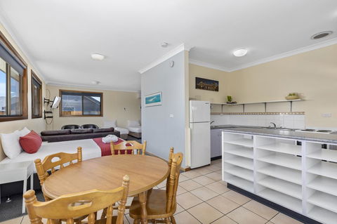 Coastal Bay Motel - Accommodation 4U 9