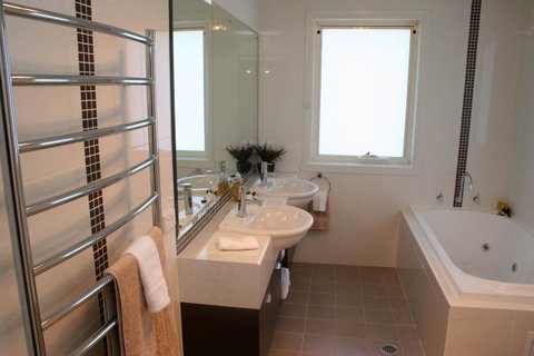 Encore Apartments - Accommodation 4U 11