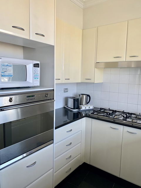 Castle Serviced Apartments - Accommodation 4U 0
