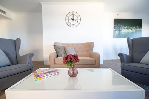 Castle Serviced Apartments - Accommodation 4U 21
