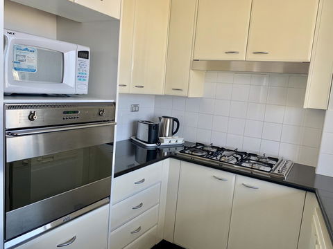 Castle Serviced Apartments - Accommodation 4U 1
