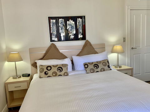 Castle Serviced Apartments - Accommodation 4U 8