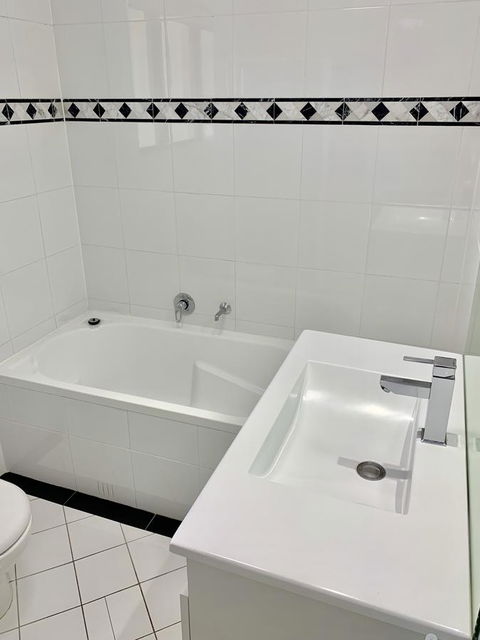 Castle Serviced Apartments - Accommodation 4U 10