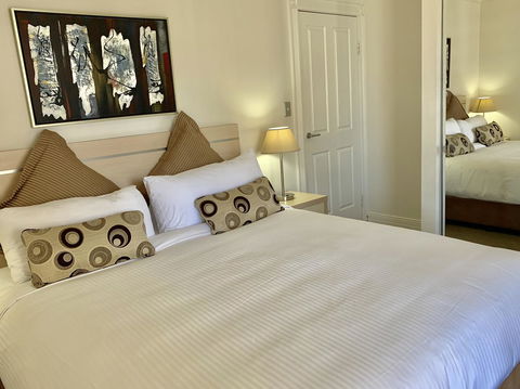 Castle Serviced Apartments - Accommodation 4U 7