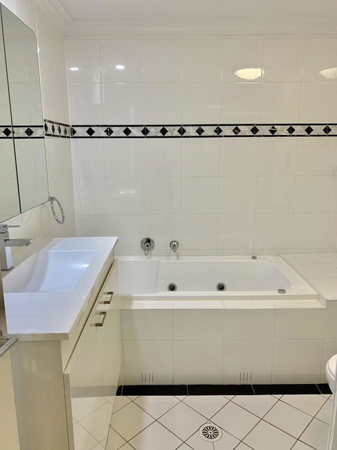 Castle Serviced Apartments - Accommodation 4U 16