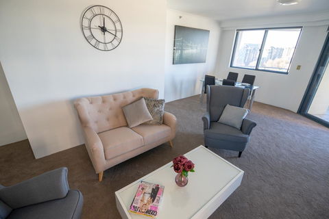 Castle Serviced Apartments - Accommodation 4U 28