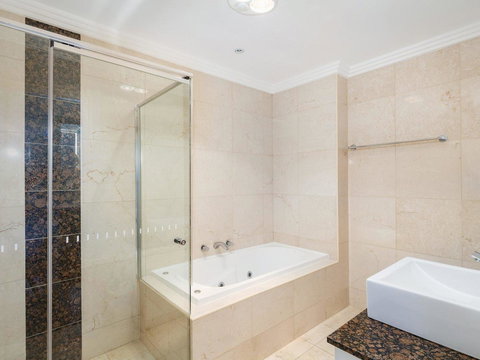 Regatta 13 - Accommodation 4U 6