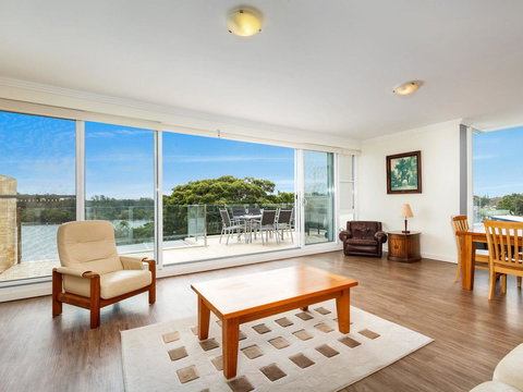 Regatta 13 - Accommodation 4U 8