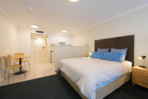 Grande Esplanade Studio - Accommodation 4U 7