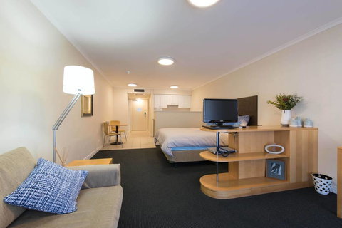 Grande Esplanade Studio - Accommodation 4U 6