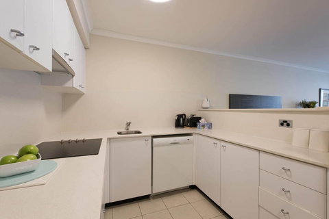 Grande Esplanade Studio - Accommodation 4U 9