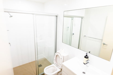 Near Train Station, New 2 BR Apt/free Parking - Accommodation 4U 29