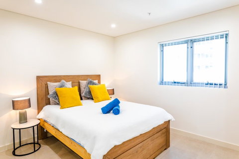 Near Train Station, New 2 BR Apt/free Parking - Accommodation 4U 24