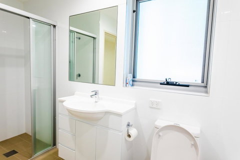 Near Train Station, New 2 BR Apt/free Parking - Accommodation 4U 30
