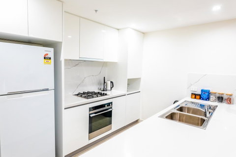 Near Train Station, New 2 BR Apt/free Parking - Accommodation 4U 12