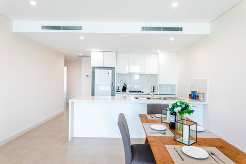 Near Train Station, New 2 BR Apt/free Parking - Accommodation 4U 2