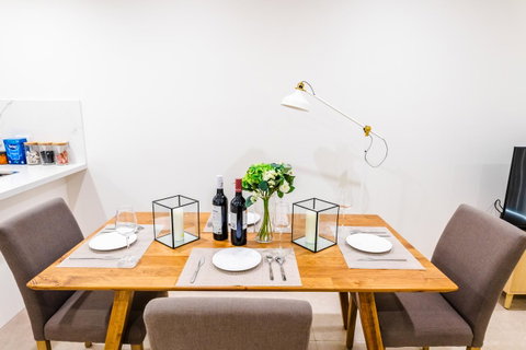 Near Train Station, New 2 BR Apt/free Parking - Accommodation 4U 1