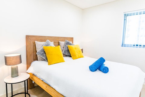 Near Train Station, New 2 BR Apt/free Parking - Accommodation 4U 22