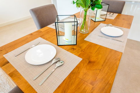 Near Train Station, New 2 BR Apt/free Parking - Accommodation 4U 6