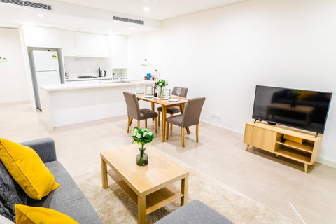 Near Train Station, New 2 BR Apt/free Parking - Accommodation 4U 3