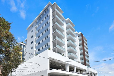 Near Train Station, New 2 BR Apt/free Parking - Accommodation 4U 35