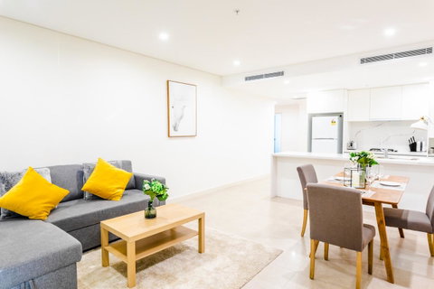 Near Train Station, New 2 BR Apt/free Parking - Accommodation 4U 16