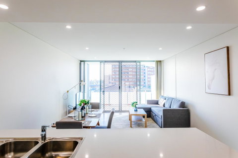 Near Train Station, New 2 BR Apt/free Parking - Accommodation 4U 0