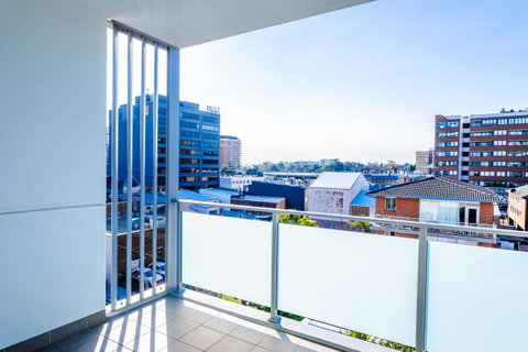 Near Train Station, New 2 BR Apt/free Parking - Accommodation 4U 36